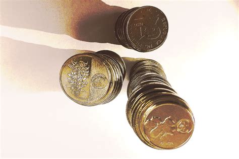 Peso slips before key US economic data .